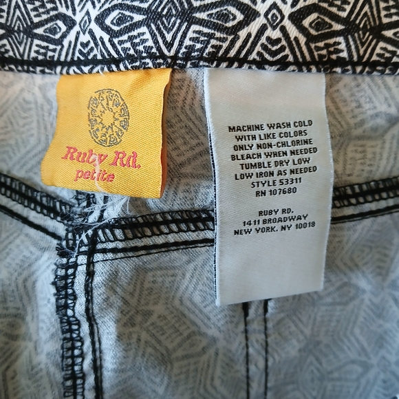 Ruby Rd. 18 Petite Black and White Geometric Straight Leg Pants - Picture 6 of 9